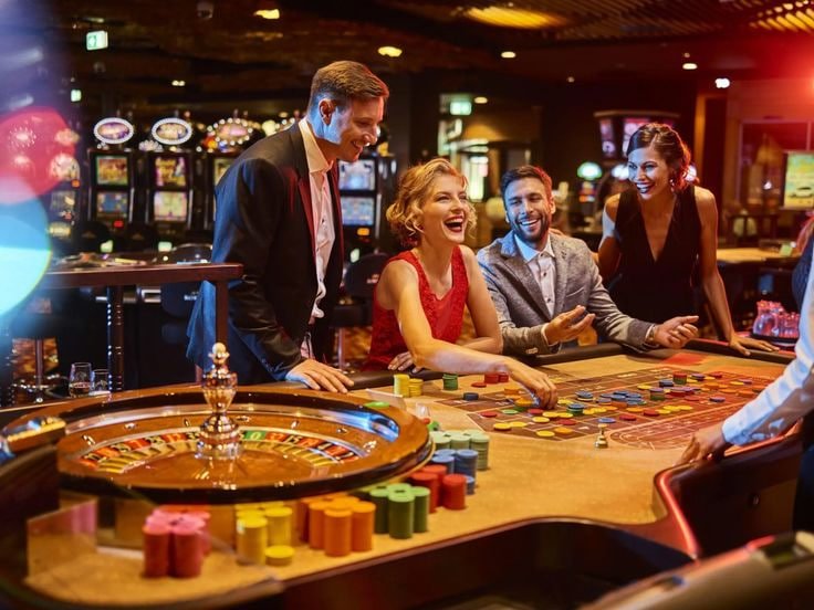 Antarmuka aplikasi master77 menampilkan menu sportsbook dan live dealer